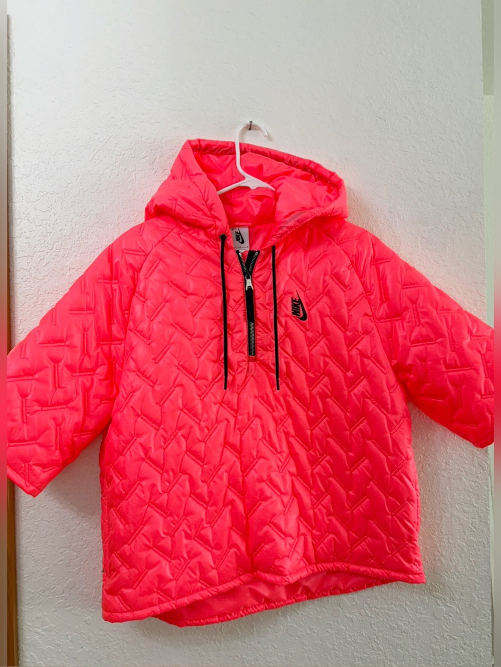 Nike NikeLab Insulated Short Sleeve Hooded Jacket 916368-667 Hot Punch - M